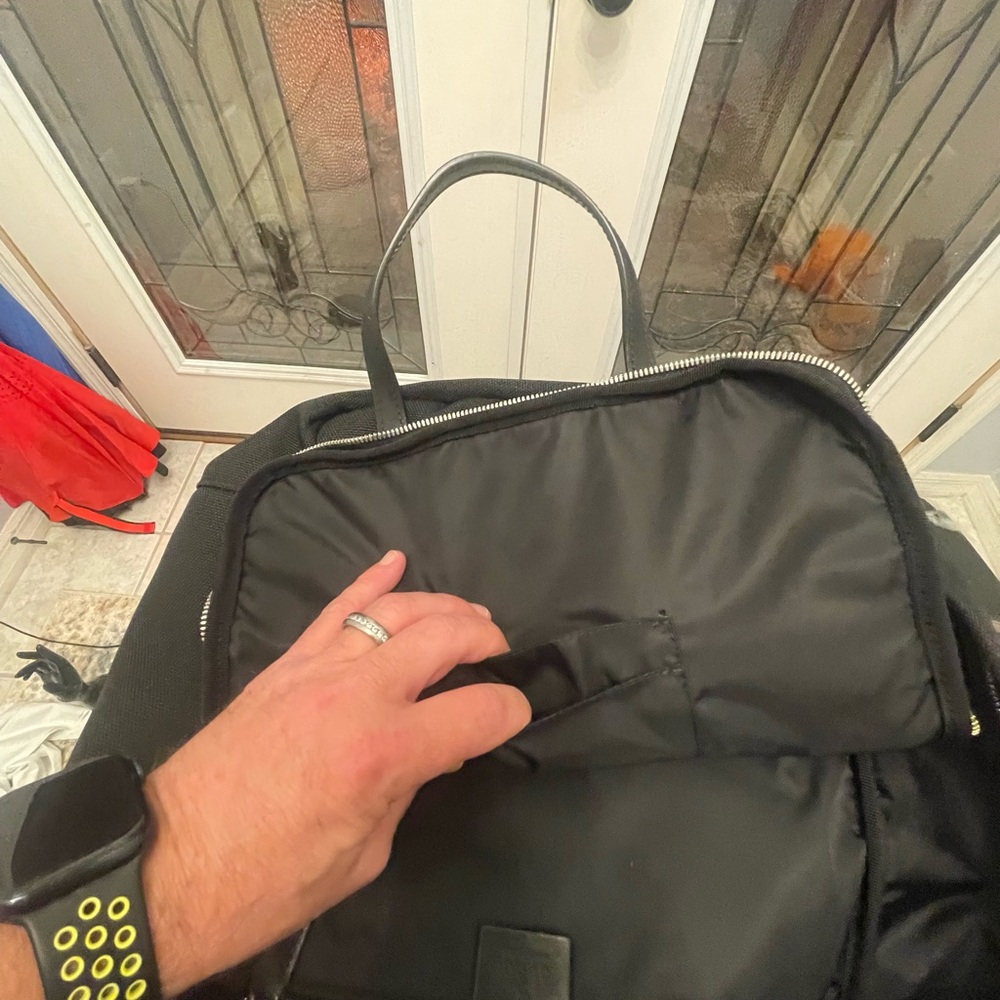 Gucci Black Backpack with Red and Green Accents Techno - Picture 7 of 9